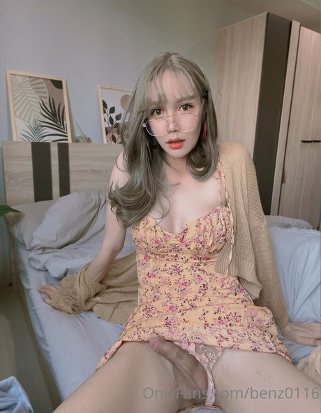 Benz Sang 裸の女優 写真