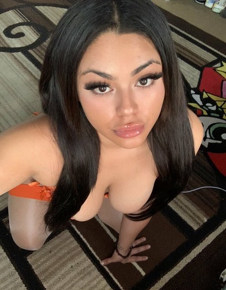 かわいい巨乳OnlyFans セクシー 写真