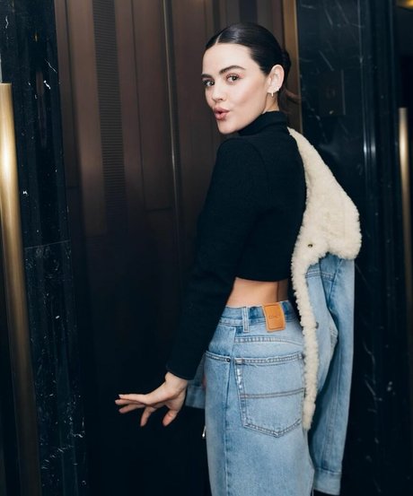 Lucy Hale ヌードのポルノスター 写真
