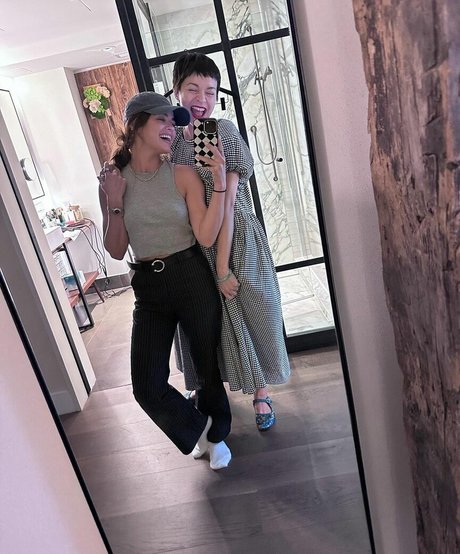 Lucy Hale アートポルノスター 写真