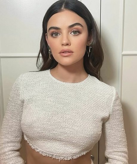 Lucy Hale トップポルノスター 写真