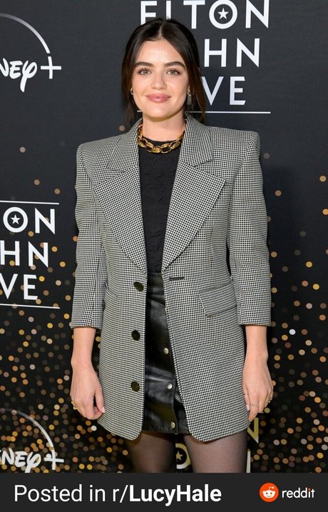 Lucy Hale セクシーなポルノスター アーカイブ