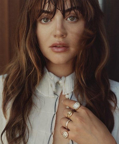 Lucy Hale XXXモデル 写真