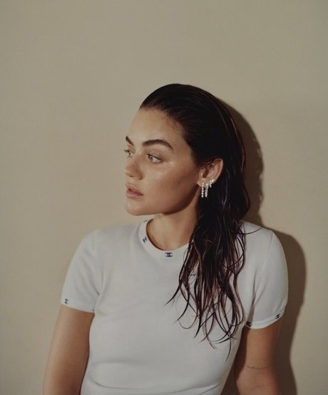 Lucy Hale ポルノモデル 写真
