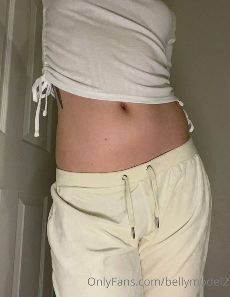 bellymodel2 かわいいスター 写真