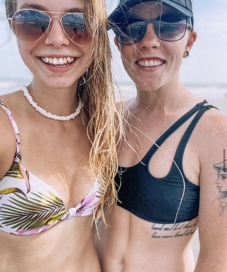 HalieeandKendra ポルノスター エロティック 写真