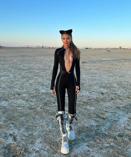 Dasha Komarova アートスター 写真