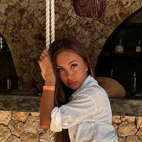 Alina Massymkhojayeva HDモデル 写真