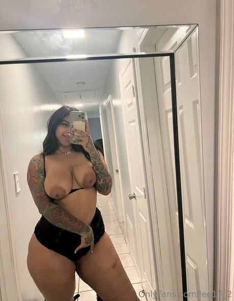 lee17 2 エロティックモデル 写真