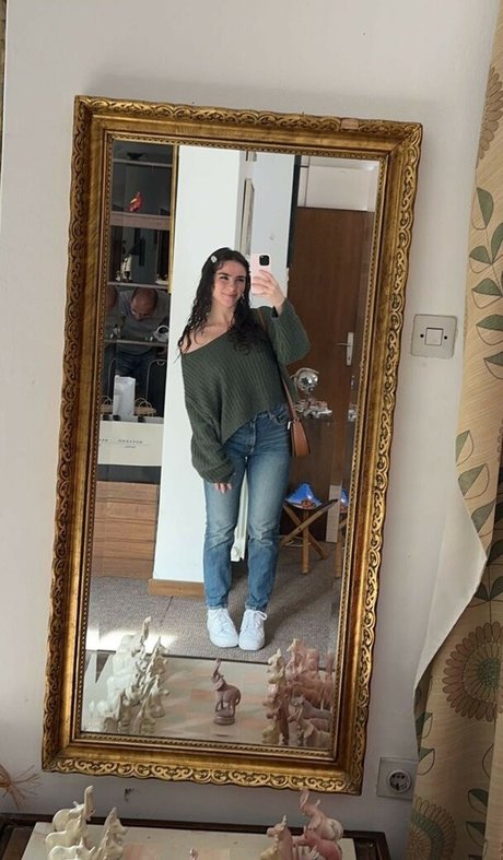 Sofiacrnilovic 美しいポルノスター 写真
