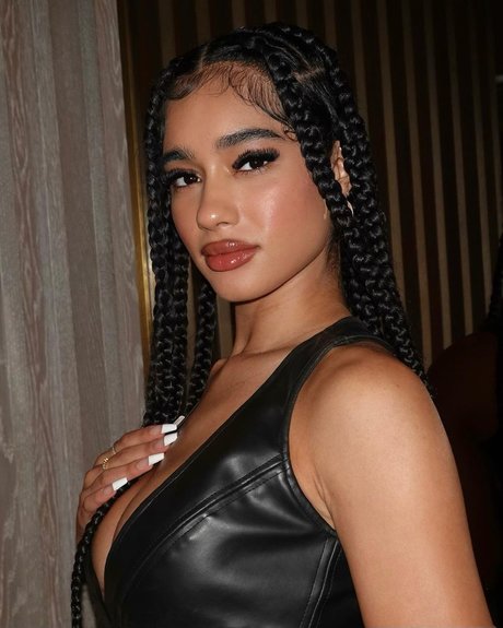 Lala Baptiste ポルノ女優 写真