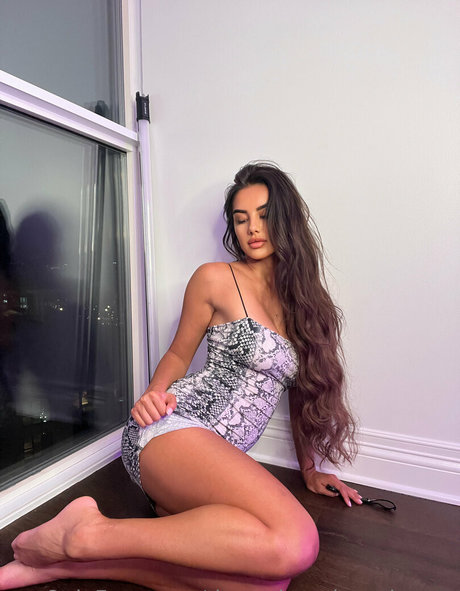 Sara Shah 裸の女優 画像