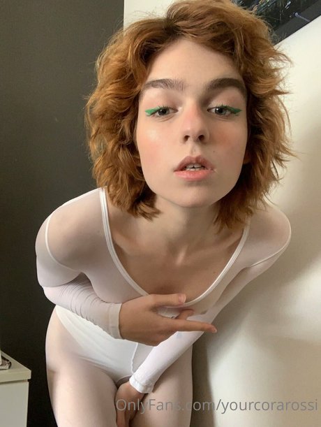 Cora Rossi ポルノスター エロティック アーカイブ