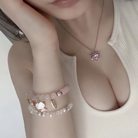 クーガーセックスオンリーファンズ セクシー裸 画像
