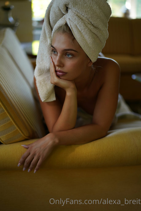 Alexa Breit xxxスター 写真