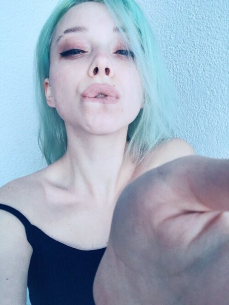 Malvinamoney ホット女優 写真