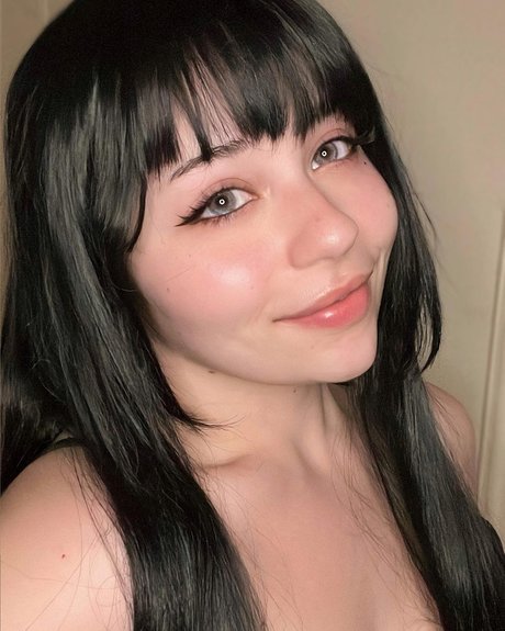 女性のオナニーオンリーファンズ ホット 写真