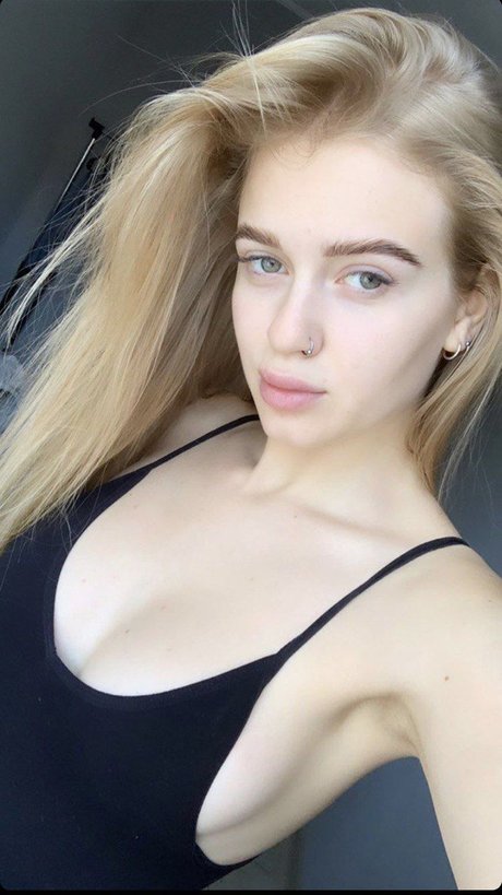 Vlada Dobryak 美しいスター 写真