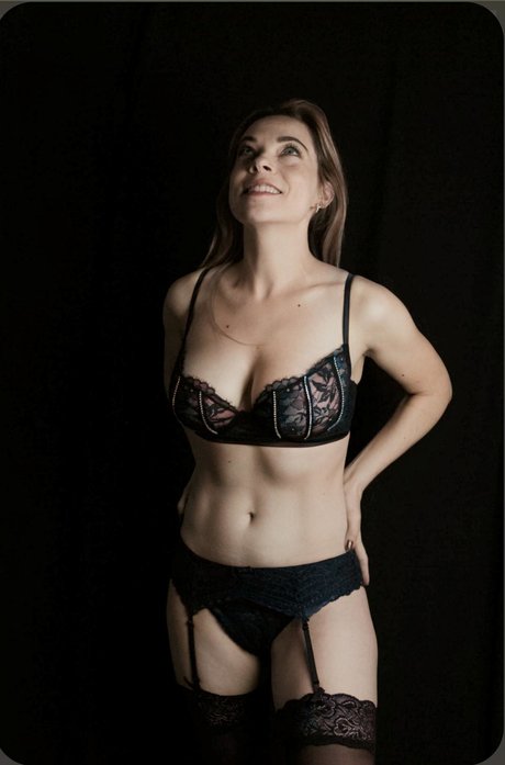 Dina Belenkaya エロティックなスター 写真