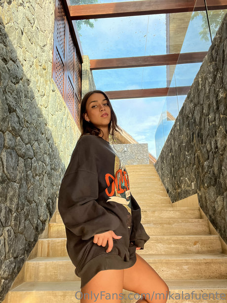 Mikaela Lafuente 完璧なスター アーカイブ