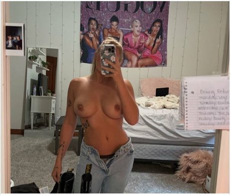 Sophie Riedemann ポルノスター セックス 写真