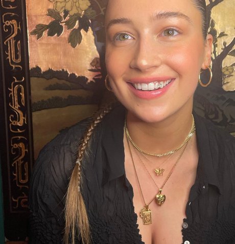 Elsie Hewitt セクシーモデル 写真