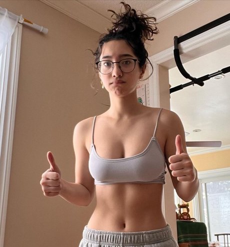 Sabrina Pezeshkian  かわいいモデル 写真