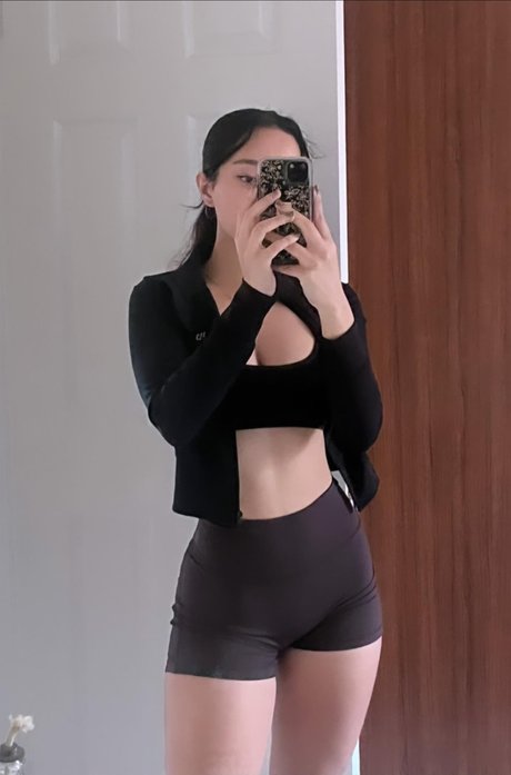 Sabrina Pezeshkian かわいいスター 画像