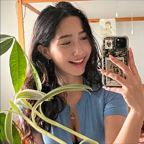 Sabrina Pezeshkian HDスター 画像