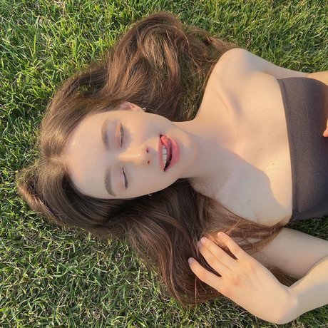Dasha Taran アートモデル 写真