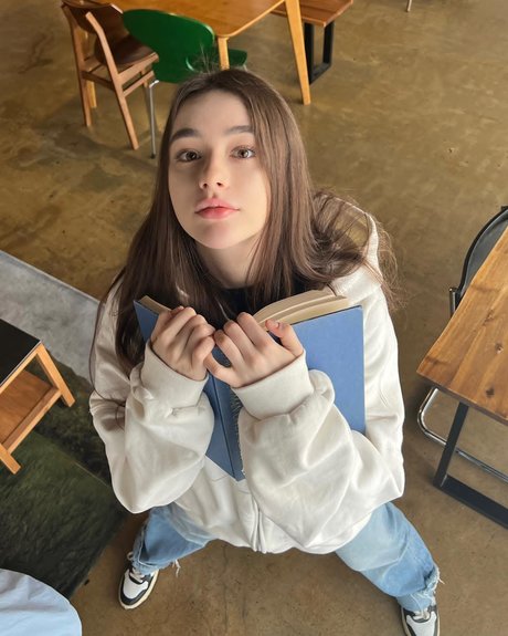 Dasha Taran アート女優 画像