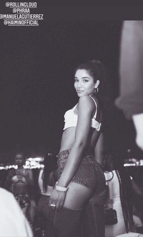 Yovanna Ventura アートモデル 写真