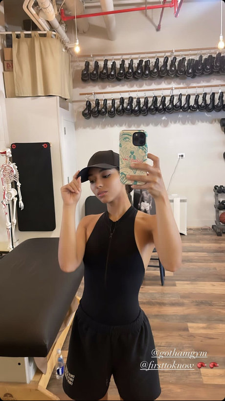 Yovanna Ventura XXXモデル 写真