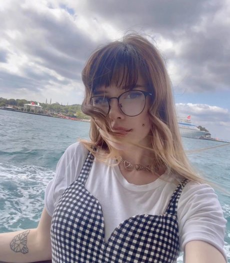 Fraulein Milk 裸の女優 写真