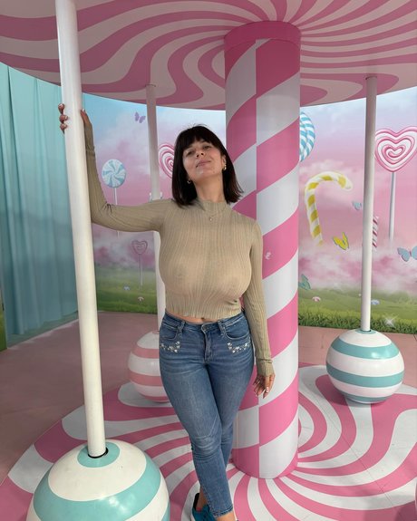 Madalina Ioana Filip アートスター 写真