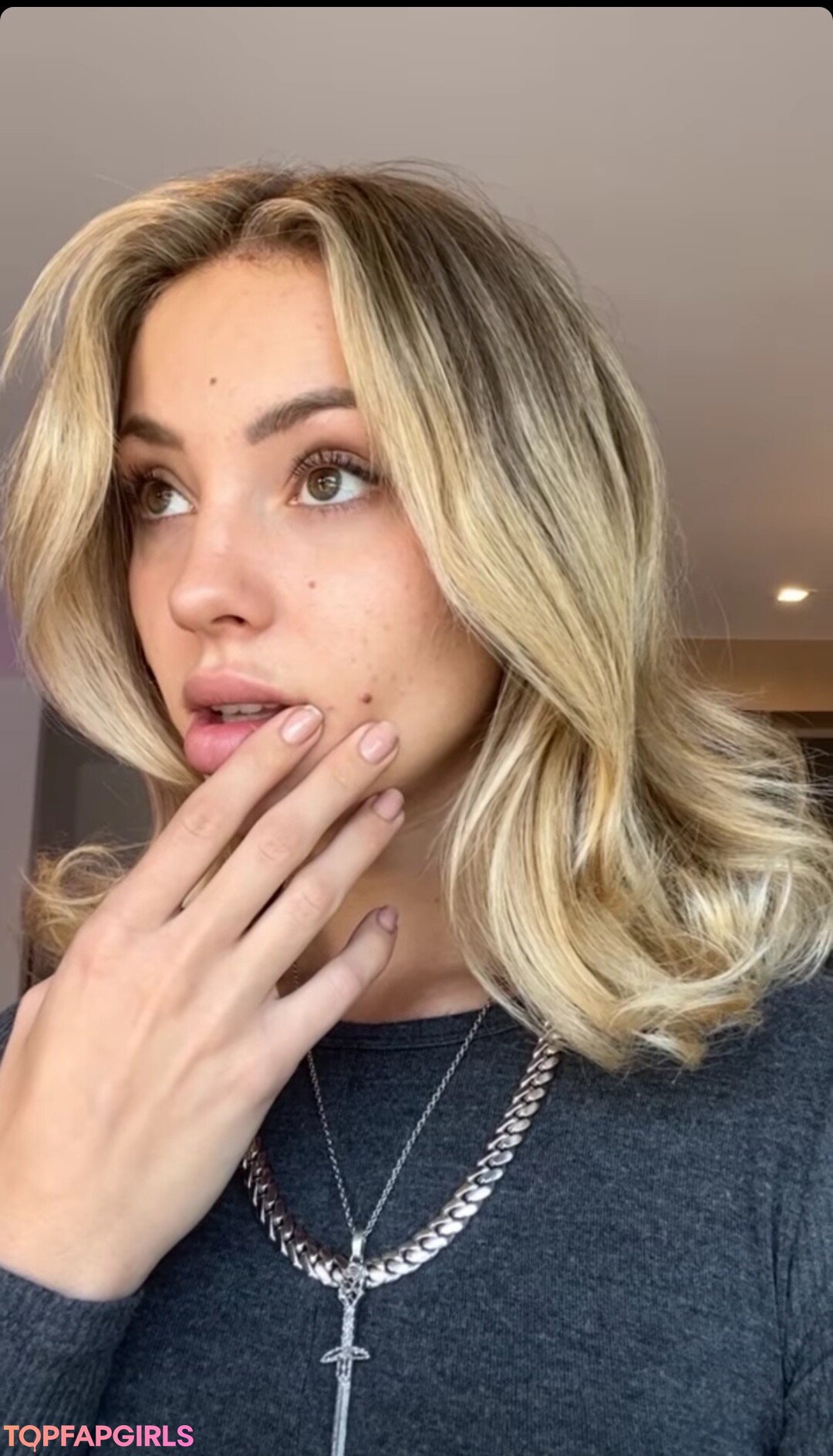 膨らみ OnlyFans ヌード 写真