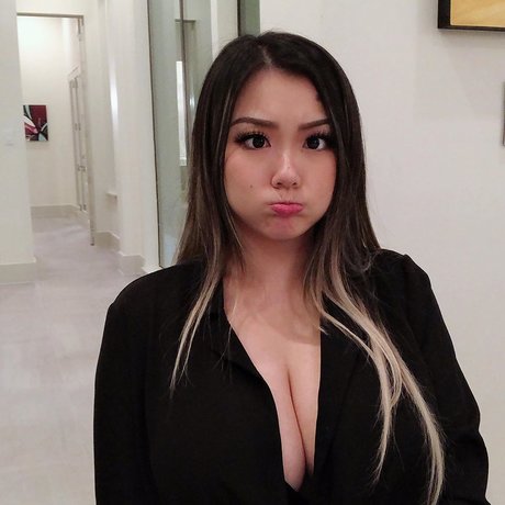 フィットネス エボニー オンリーファンズ ホットセクシー 写真
