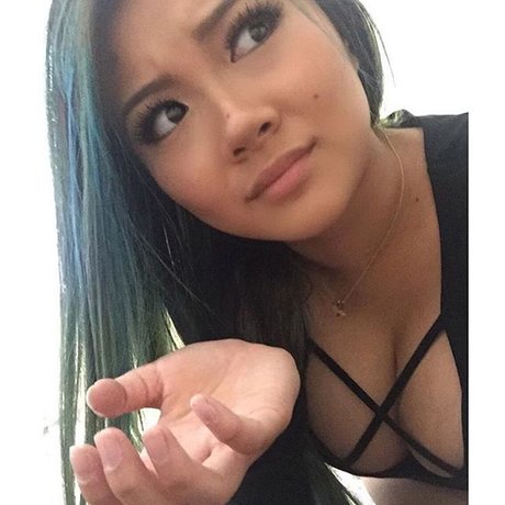 Vicki Li ポルノスター 高品質 写真