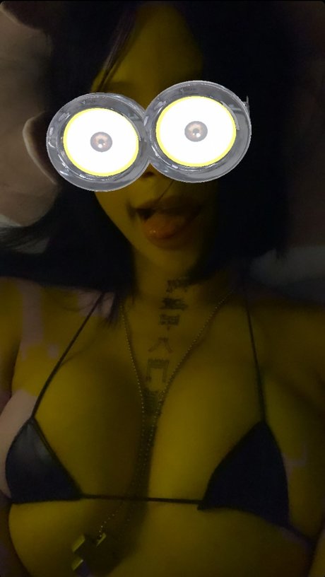ゴス・ポーグ・オンリーファンズ 無料セクシー 写真