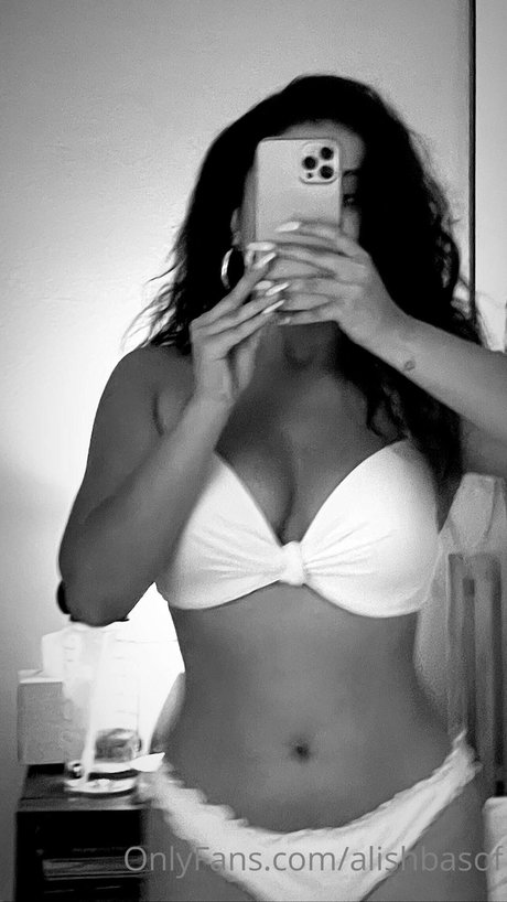 Alishba スターセックス 写真