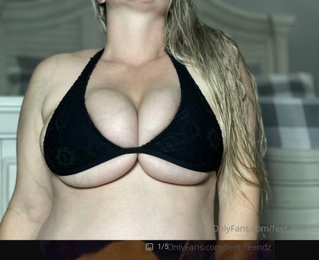 美しいラテン系オンリーファンズ 裸 写真