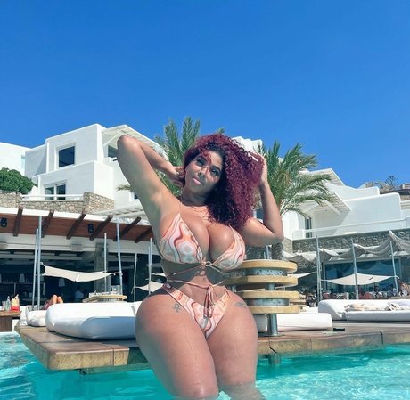 Shadee Monique ホットなモデル 画像