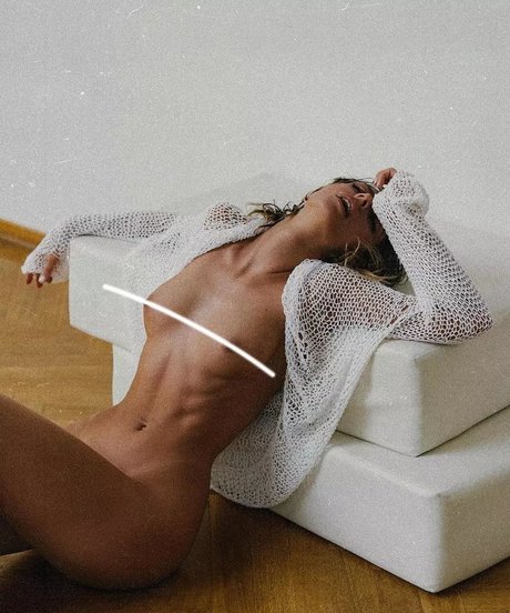 Alexandra Romanovna  ポルノスター ヌード 写真