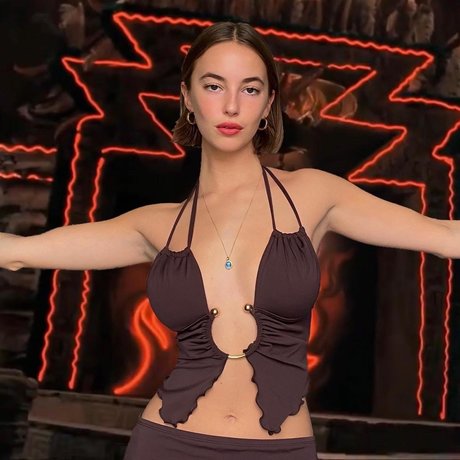 Amelie Manzoli かわいいモデル 画像