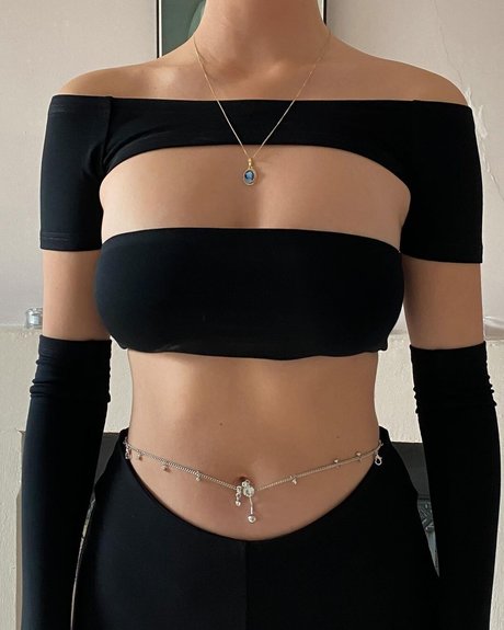 Amelie Manzoli ポルノ女優 写真