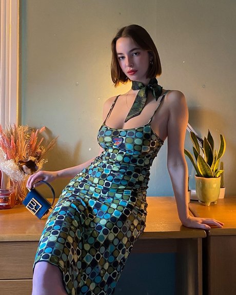 Amelie Manzoli HDモデル 写真