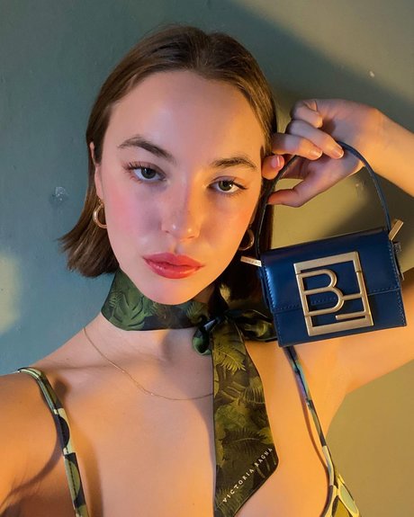 Amelie Manzoli かわいいポルノスター 写真