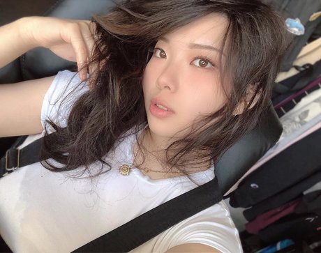 Anikauwu セクシーなスター 写真