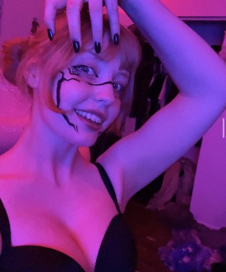 Initialelon 美しいモデル 写真