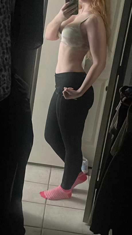Initialelon セックス女優 写真